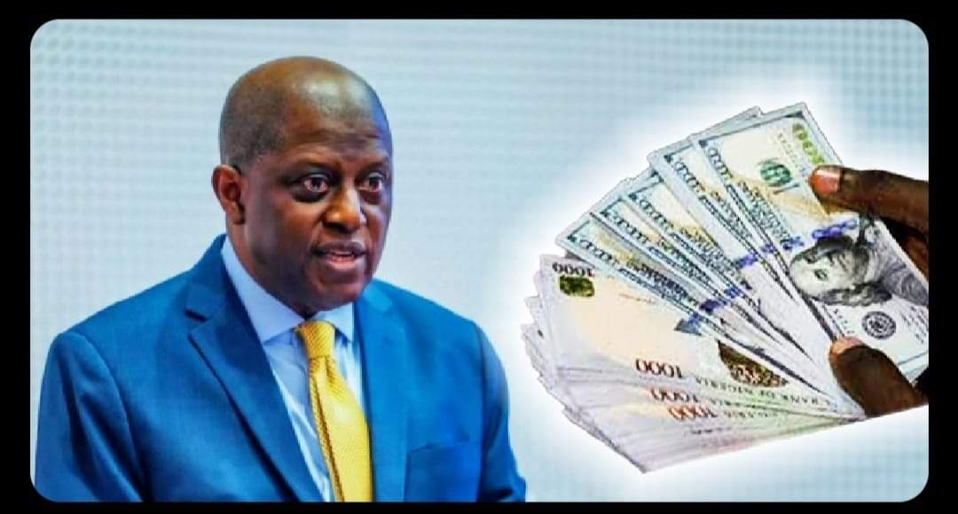 DeeOneAyekooto's tweet photo. Before the advent of GBAJUE banking, bankers are known for their conservative lifestyle. They are anti flamboyant life. The reason is that their lifestyle must not give impression that they are stealing depositors money and once trust is eroded, banking is finished.

Today, opposite is the case, bankers throw the most lavish parties in town inviting all the so called endsars celebrities with their thick lips to come and eat macaroni. These are same folks forming activism on social media but dining, in real life, with dollar merchants. Shior Kelembe,  Tueh!