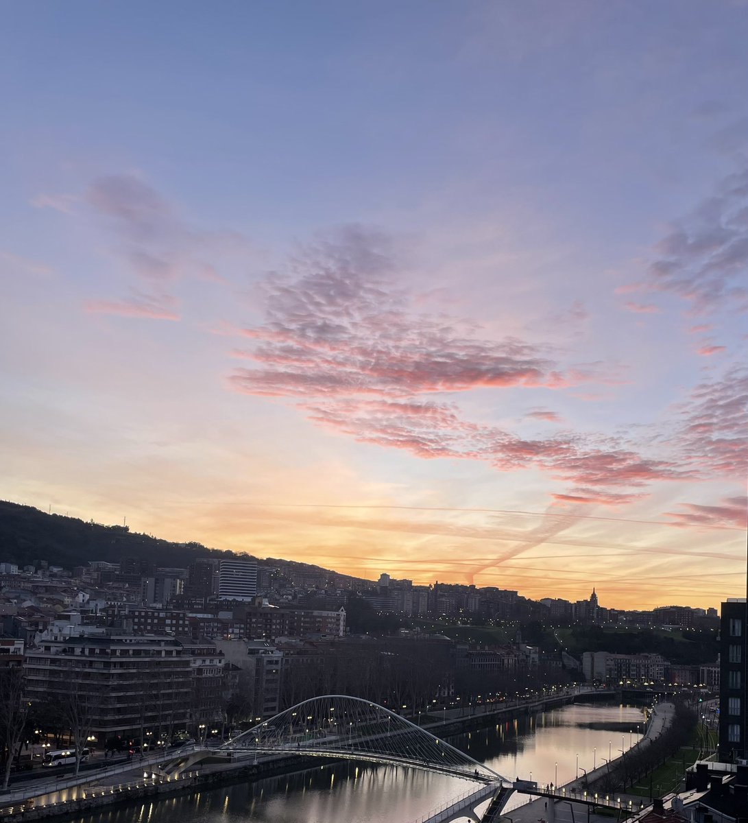 DE LA SERIE CIELOS BILBAÍNOS…, EL AMANECER DE HOY 14 DE FEBRERO.
VAMOSSS !!!