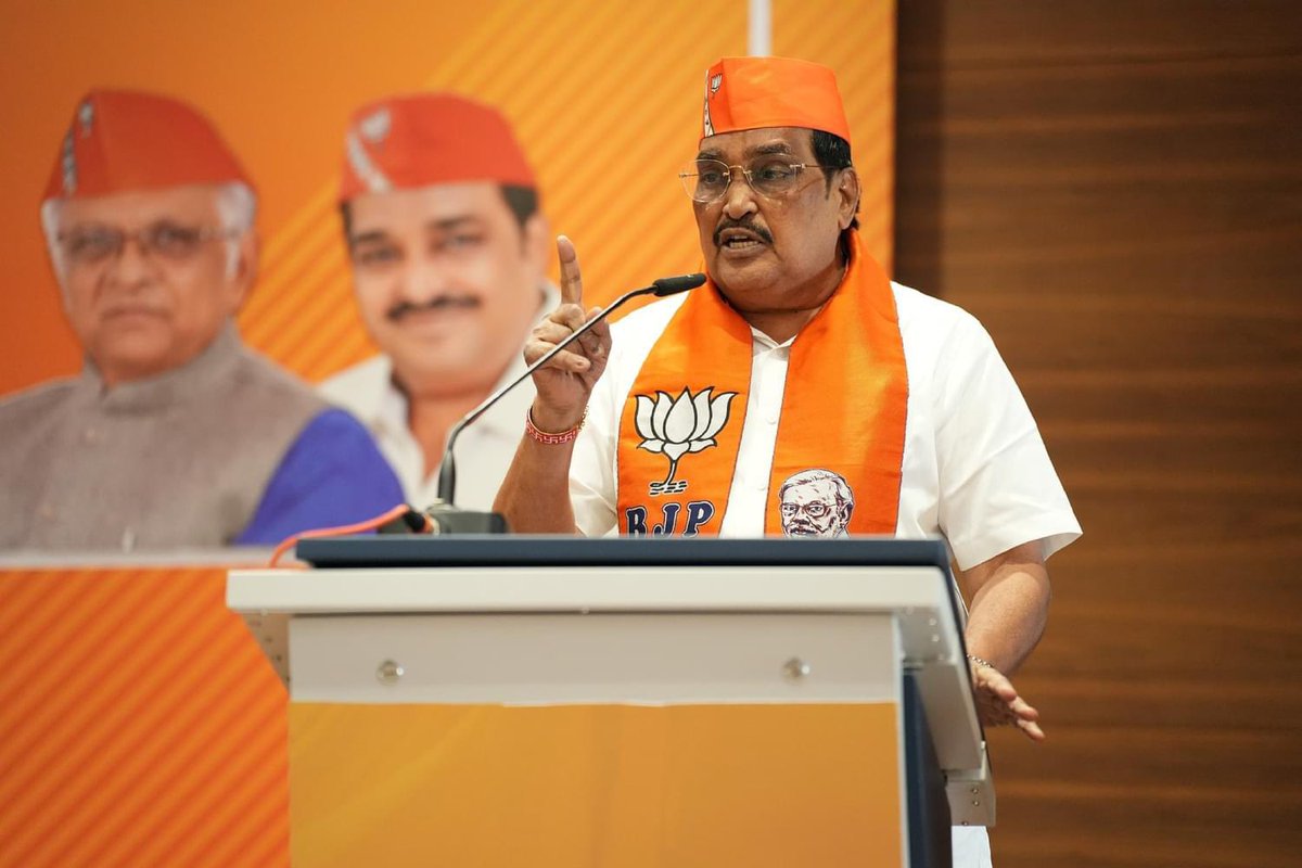 CRPaatil's tweet photo. લોકસભા ચૂંટણી-2024 અંતર્ગત આજે પ્રદેશ કાર્યાલય 'શ્રી કમલમ્' ખાતે રાષ્ટ્રીય સહ સંગઠન મહામંત્રી શ્રી શિવપ્રકાશજીની અધ્યક્ષતામાં લોકસભા અને વિધાનસભાના વિસ્તારકોની બેઠક સંબોધી. 

આ બેઠકમાં પ્રદેશ સંગઠન મહામંત્રી શ્રી @ratnakar273 જી, પ્રદેશ મહામંત્રી શ્રી @rajnipatel_mla જી, શ્રી @VinodChavdaBJP જી સહિત પ્રદેશ હોદ્દેદારો અને વિસ્તારકો ઉપસ્થિત રહ્યાં.