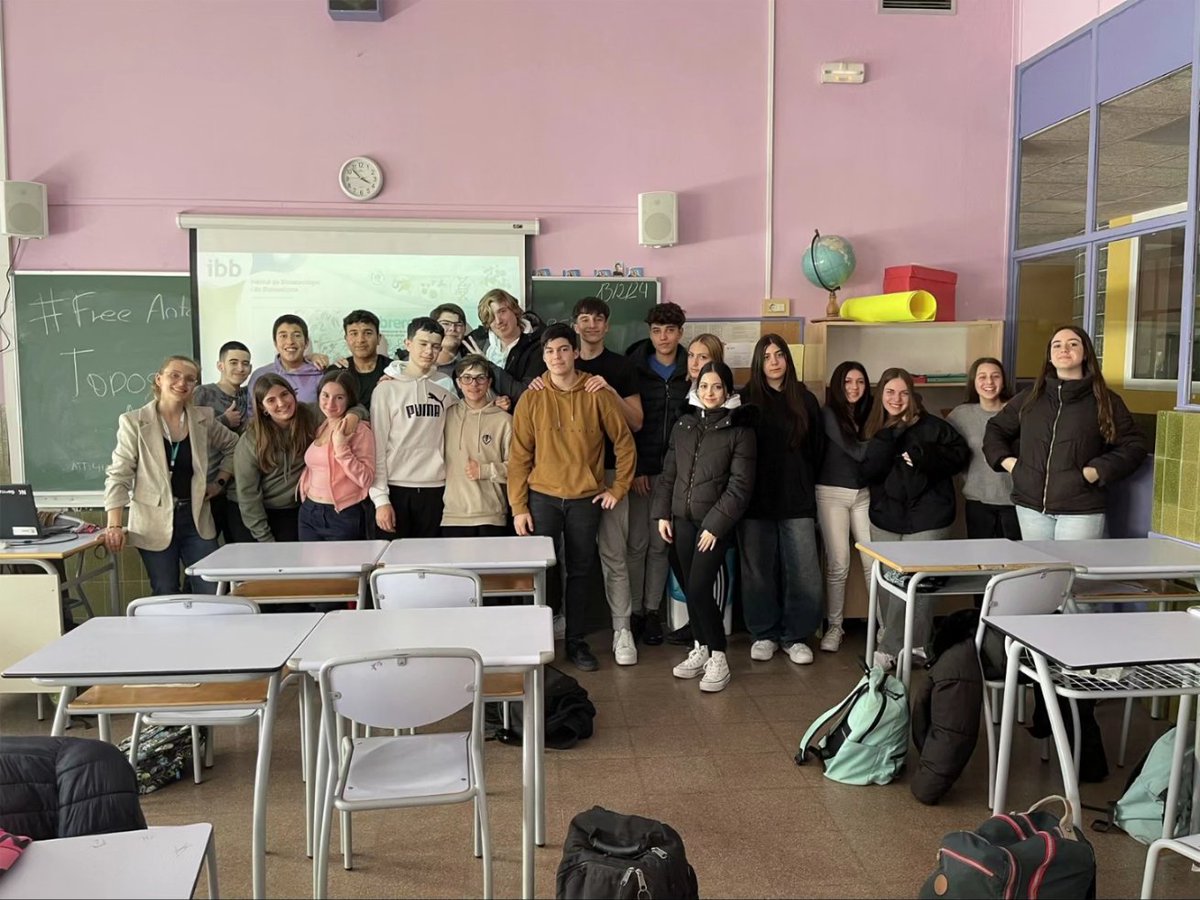 SalesiansTER's tweet photo. #ESO | Xerrada emmarcada en el dia de la dona i la nena en la ciència amb la Marina Marcos, investigadora de l'Institut de Biotecnologia i Biomedicina (IBB) de la UAB 👩🏼‍⚕️👩🏻‍🔬 

📄➡️  https://t.co/fjbBw1ihMt https://t.co/7cZa8Vb0Av