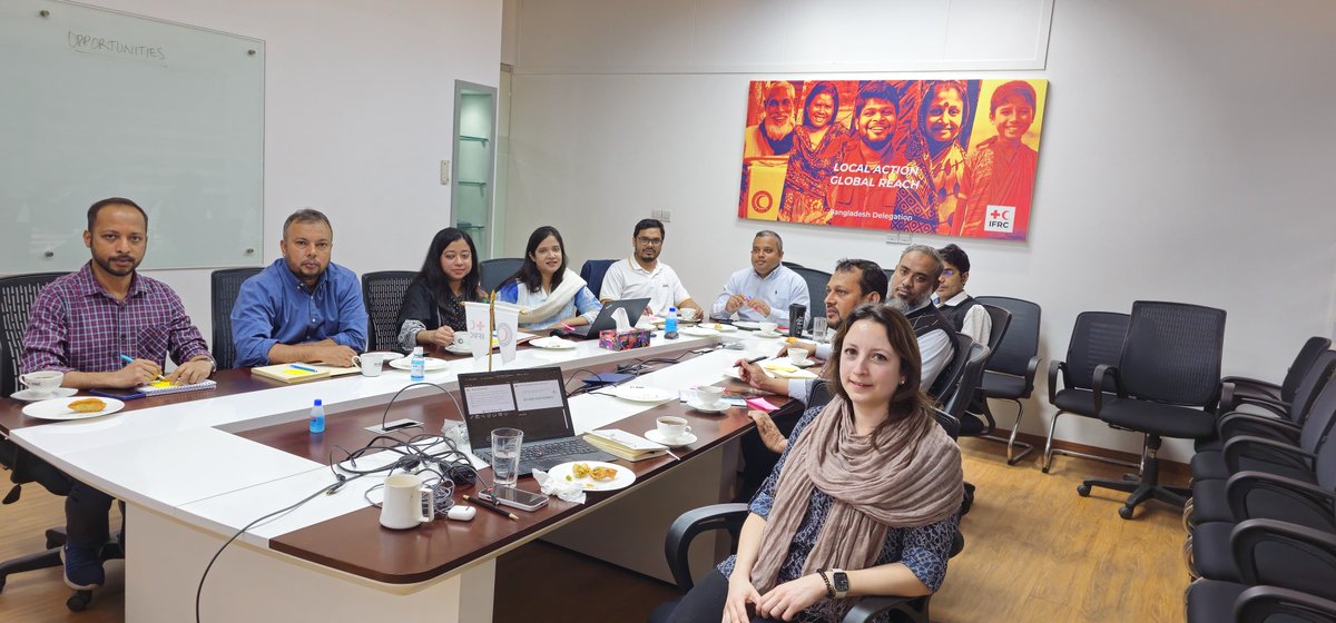RaquibRony's tweet photo. Exciting discussions taking place with stakeholders in Bangladesh.
Partnering with @logcluster #WREC team 🤝 @ifrc is developing a #GreenProcurement roadmap for global operations. A market analysis piloted in 🇧🇩.
Reducing the environmental impact ✅
Delivering aid efficiently ✅ https://t.co/kmbMD71UJi