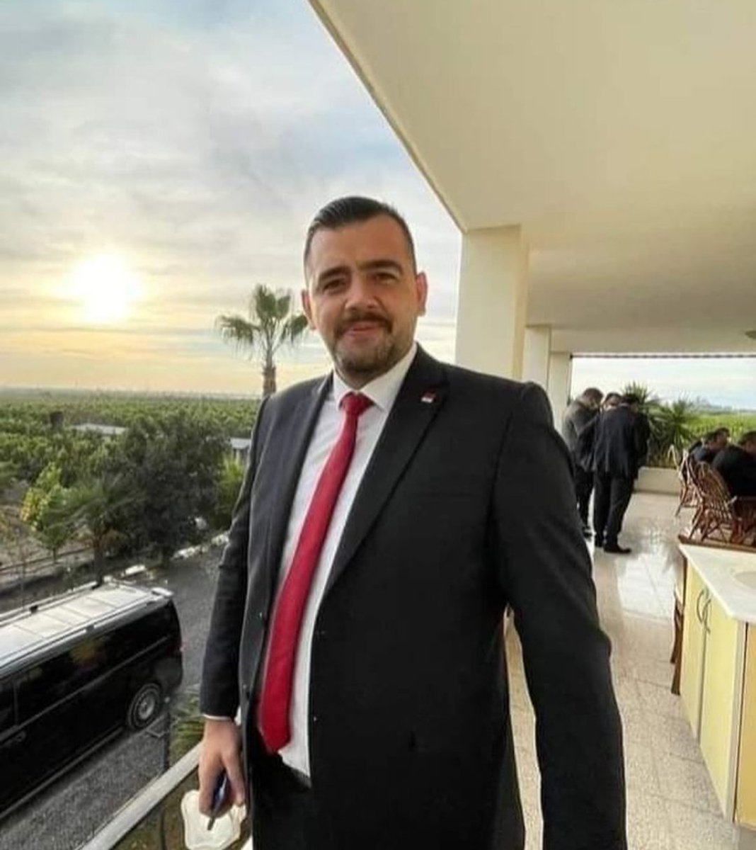 sema_ucar1's tweet photo. Allahsız ölüm bu genç yaşta seni buldu, geride iki tane evlat kaldı.
Ekmeğimizde ne varsa, yiyen itleşiyor. @zeydan https://t.co/PU4fn2MAsX