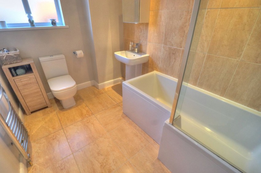 💥New To Movuno💥

3 Bed, End Terrace on Ladies Lane, Hindley

This tastefully decorated and beautifully presented end-of-terrace property is an ideal home for first-time buyers looking for a large family living space.

movuno.com/property-detai…

01942 559102