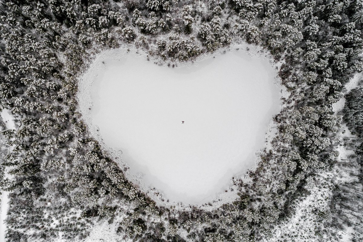 Glad alla hjärtans dag! Happy #ValentinesDay! 💙💛💙💛 Show your peeps some love today! Be it your partner, your crush, child, parent, sibling, grandparent, friend or colleague – or even someone you struggle to get along with. 📷 Fredrik Schlyter/imagebank.sweden.se