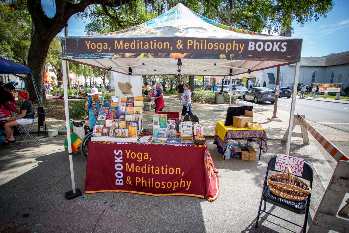 HoofprintMedia's tweet image. Custom Tent &amp;amp; Table Cloth Design for ISKCON Alachua 🙌

#customtent #tentdesign #tentdesigner #tableclothdesign #hoofprintmedia