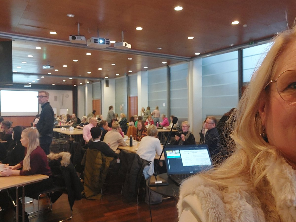 #sujuvatpalvelut -valmennus 
1. kierroksen viimeinen työpaja, mukana 10 tiimiä

Kehittämistiimeissä on sovittu jatkotyöskentelystä, ip:llä tiedossa posterinäyttely sekä parhaan posterin äänestys

Mahtava tunnelma, upeaa työtä hv-alueiden tiimit❤️

#kestäväkasvu
<a href="/THLorg/">THL</a>