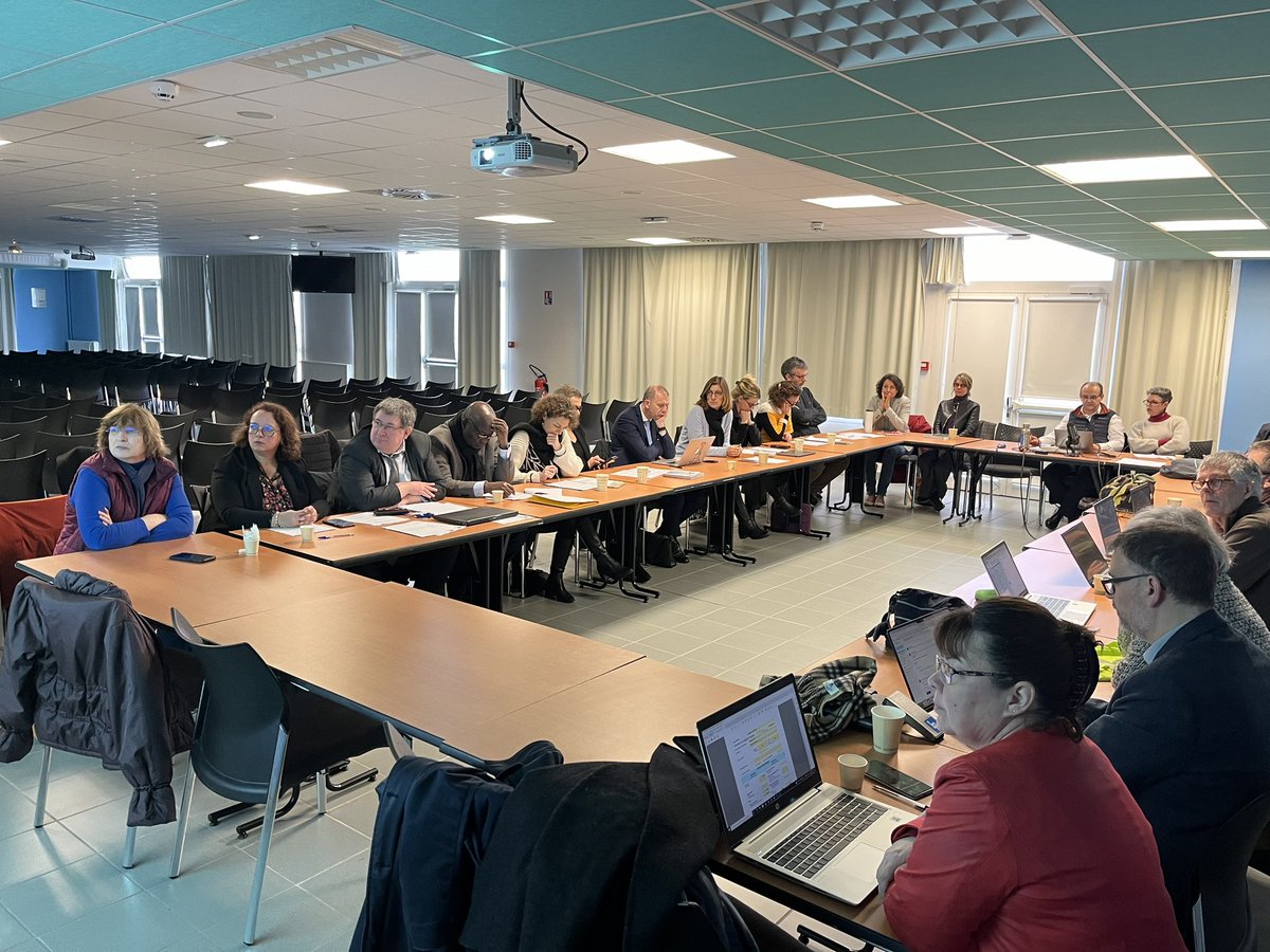 <a href="/SnpdenNormandie/">SNPDEN NORMANDIE</a>
CSA au lycée Maurois de Deauville.
👉Travail sur les motions du Congrès de La Rochelle programmé en mai 2024
👉Points sur l’actualité des #perdir 

Des échanges riches autour d’une actualité professionnelle très intense !

👉Le <a href="/snpden/">SNPDEN-UNSA</a> : un syndicat mobilisé !