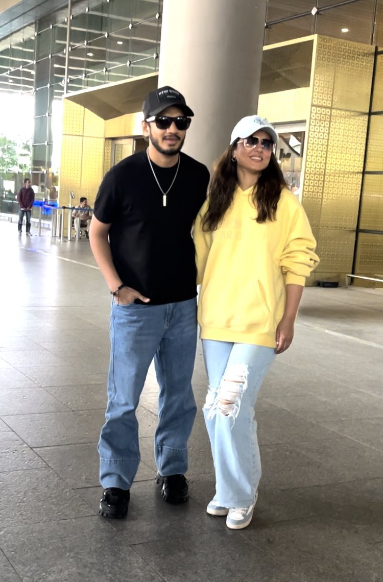 CityMagazinepk's tweet photo. #MunawarFaraqui and #HinaKhan were spotted walking hand-in-hand at the airport, returning from Kolkata after shooting their music video. 

#MuHina #MunawarKiJanta @munawar0018
@eyehinakhan https://t.co/AvCO0nBmOt