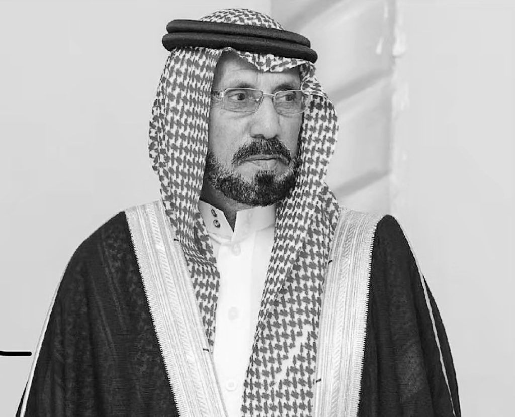 العين بكّـتها القلوب الكسيره
كسرتني يا موت  باللي فقدناه

فقدت عمّي ذخـرنا والذخيره
عسى جنان الخلد داره ومثواه

ما جاء من الله للمخاليق خيره
راضين  بالمكتوب  والحمدلله

-خالد المطرفي