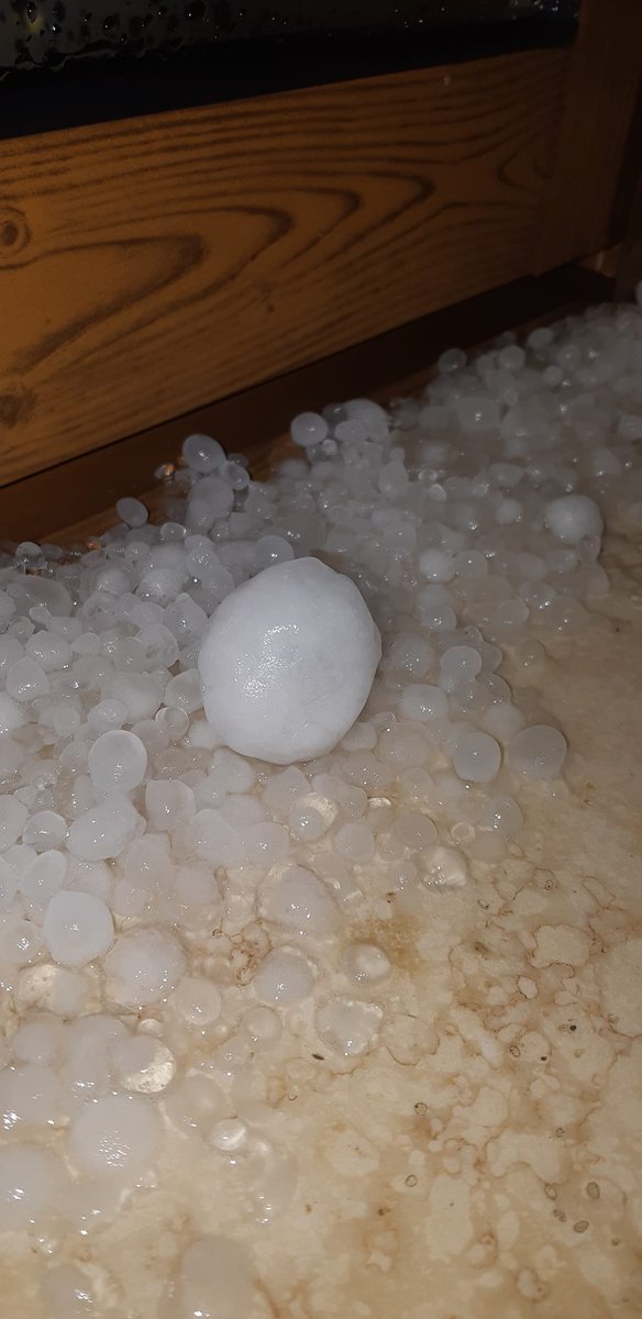 kairokiitsak's tweet photo. A damaging #tornado struck Germasogeia, Limassol (#Cyprus) last night 14.02.2023. Large hail up to 2-4 cm was reported from surrounding areas. Photos via ΚΑΙΡΟΦΙΛΟΙ ΚΥΠΡΟΥ FB group, also reported in ESWD. https://t.co/hrP7C2VA7y