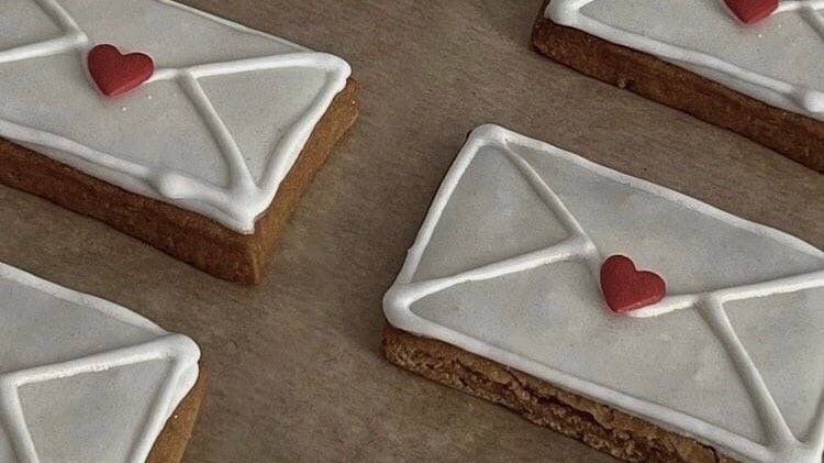 malusokay's tweet photo. valentine's day cookies 🤍 https://t.co/IOnu4hUDo2