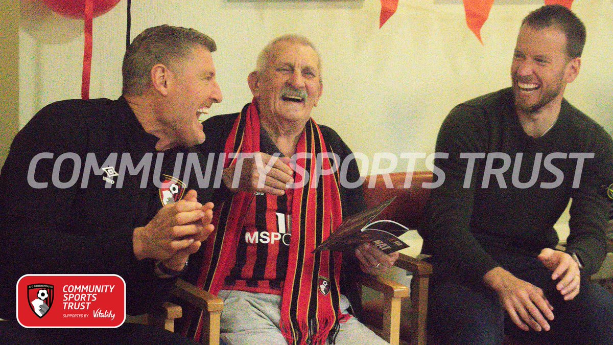 AFCBCommunity's tweet photo. Supporting @afcbournemouth  for over 40 years 👏

It was great to meet up with ex-match day steward John during the visit, he had the chance to meet Neto and Steve Fletcher

@CareSouthUK  @PLCommunities https://t.co/ZPueC2WgO4