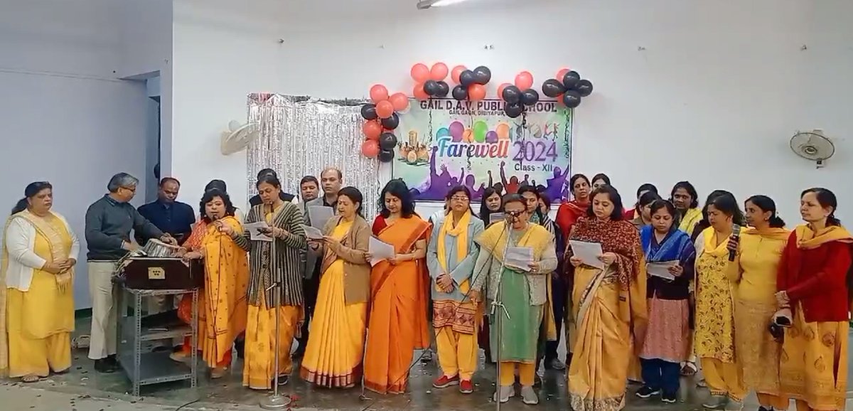 GailDavps's tweet photo. Cheers to the memories, the friendships, and the lessons learned. Farewell 2024 at GAIL DAV Public School! Wishing all our graduates the brightest future ahead. You'll always be a part of our GAIL DAV family and embedded forever in our hearts. #Farewell2024 #gaildav https://t.co/pGwz4Oku5t