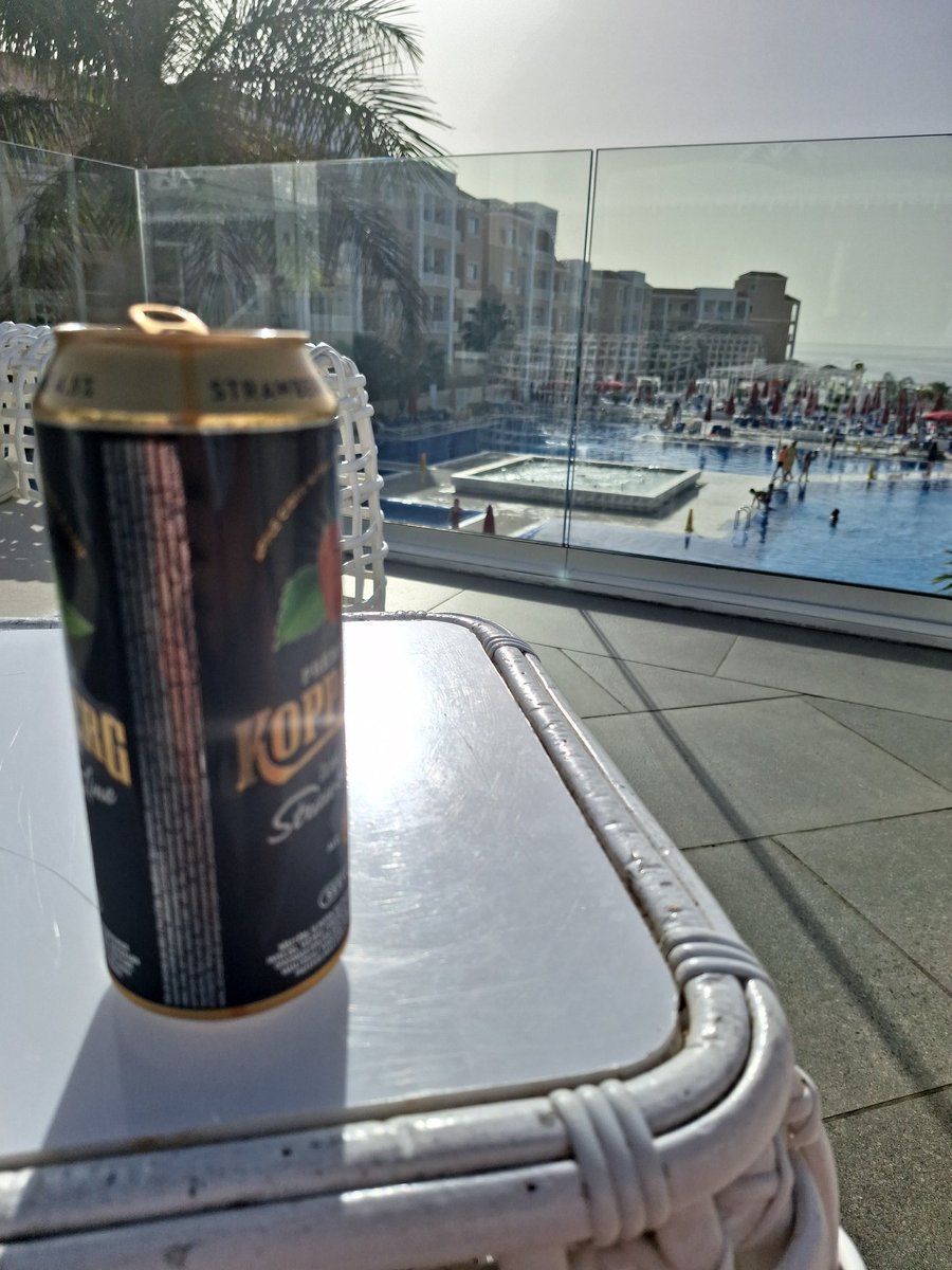 Browni312's tweet photo. Absolute captivating listen in the sun! @StuartBroad8 true legend of the game https://t.co/Gl0eEjrIrf