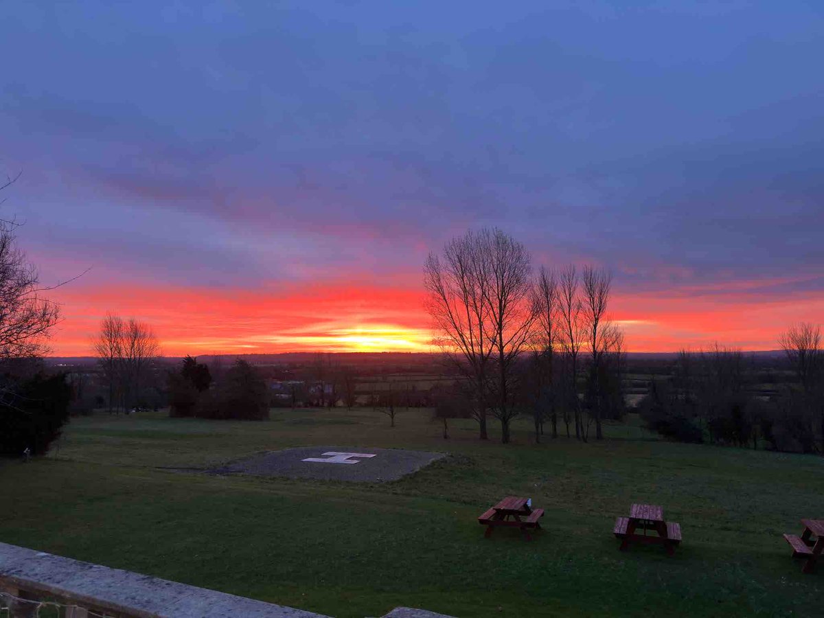 Those gorgeous winter sunrises ☀️ 
.
.
.
#crickladeandspa #sunrise #wintermornings #views #crisp #staycationuk