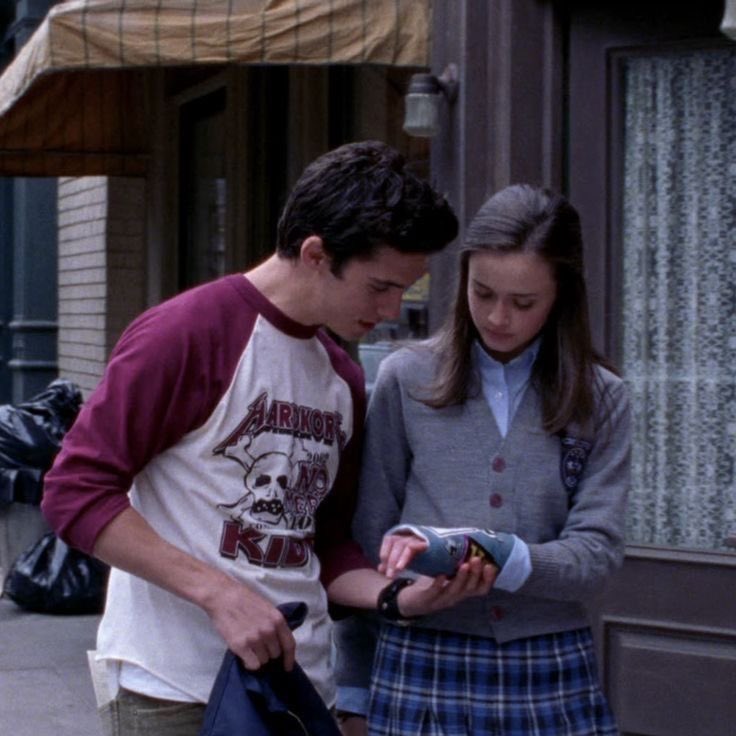 thinkergilmore's tweet photo. happy valentine’s day to them ‼️ https://t.co/7iLOCWxpiA