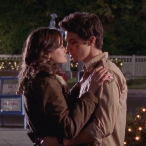 thinkergilmore's tweet photo. happy valentine’s day to them ‼️ https://t.co/7iLOCWxpiA