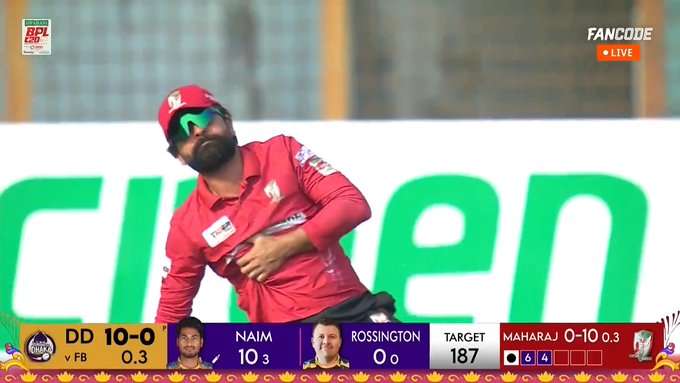 Ahmed Shehzad with a superb catch to give Keshav Maharaj his first BPL wicket.  📹 Credits: Twitter/FanCode