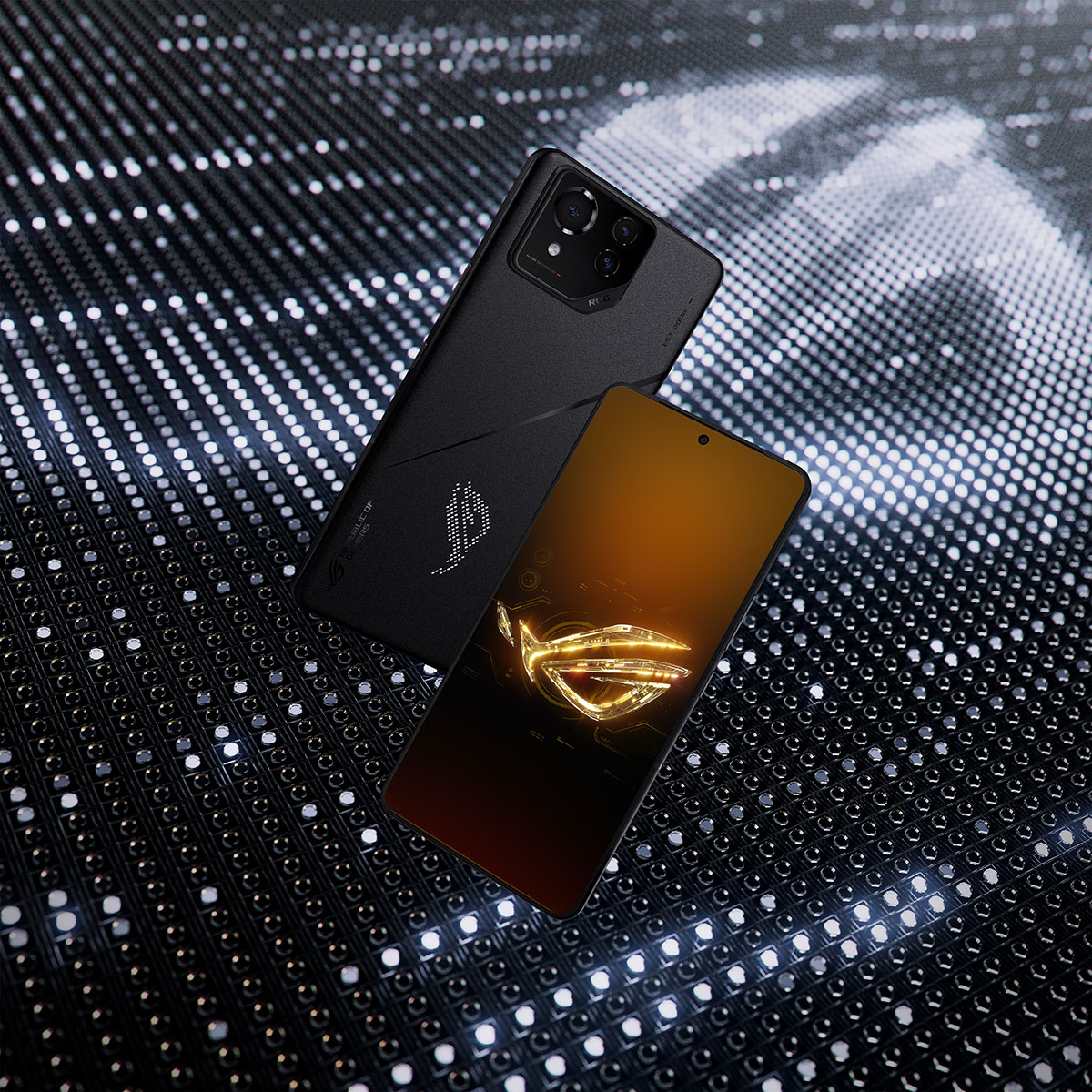 👀Feast your eyes on the 165Hz 6.78-inch Samsung AMOLED screen.
Peak brightness is now boosted to 2500 nits, allowing you to game even in direct sunlight with no problems.
#ROGPhone8 #BeyondGaming