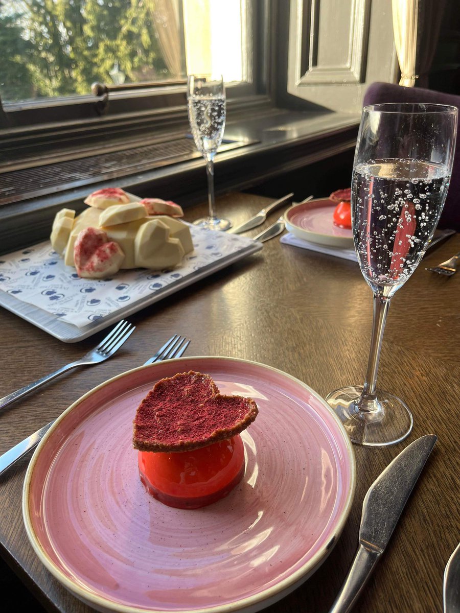 Happy Valentine's Day 💕 Reserve a table in our Kailyard restaurant here hil.tn/yjtx8t to enjoy this White chocolate and raspberry mousse with a hazelnut and raspberry tuile with your Valentine 🥂 #Valentinesday #Valentinesdessert #Dunblane