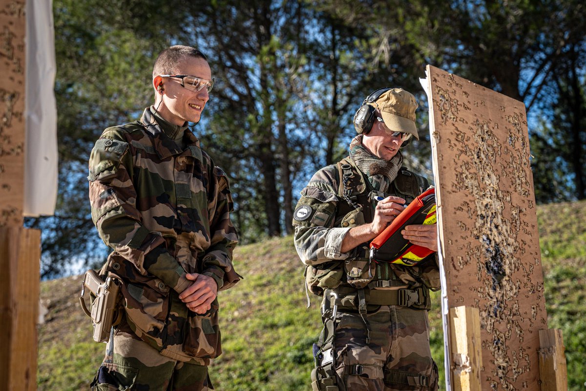 riisc_7's tweet image. [ #aguerrissement ] 🪖 💪

Face aux difficultés, aux obstacles, gardez le sourire et affrontez les épreuves comme nos #sapeurssauveteurs en formation générale élémentaire #FGE 🫡 🪖