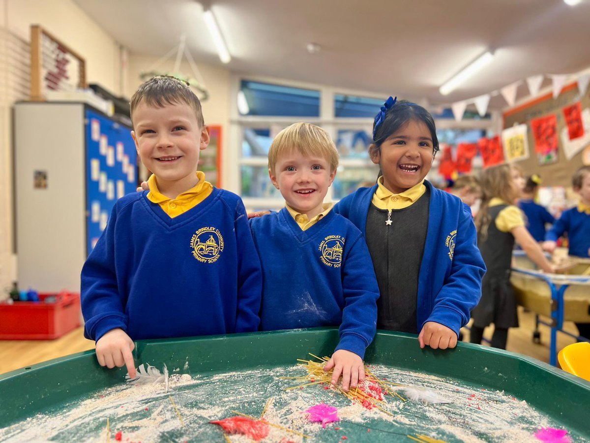 JamesBrindleyPS's tweet photo. Happy Valentine’s Day from Reception. ❤️ #ShowingLove #LotsOfSmiles #SchoolFamily #StValentinesDay https://t.co/FTpRWq1eF7