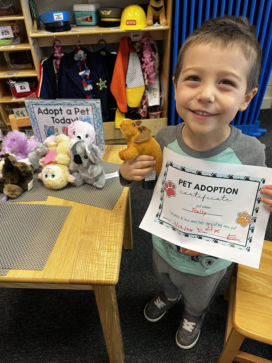 Graceyycredle's tweet photo. Our kids were excited to sign the adoption certificates and to bring their โpetsโ home to their families , on our โPet Adoption Dayโ.
#PetStudy
#OTES https://t.co/sZii1c9AcW