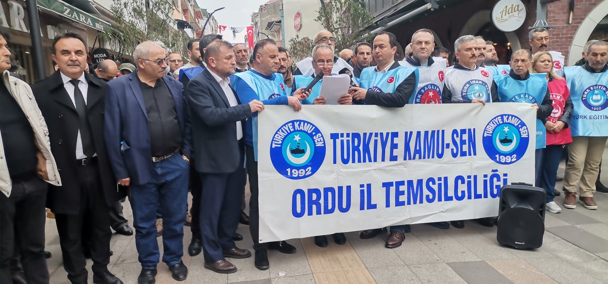 GaaOptiors's tweet photo. Türkiye Kamusen Ordu il Temsilciliği olarak, memur ve emeklilerimizin yaşadığı sorunlar ve beklentileri ile ilgili tüm Türkiye'de olduğu gibi eş zamanlı olarak basın açıklamamızı gerçekleştirdik. https://t.co/0kWyKK7ndq