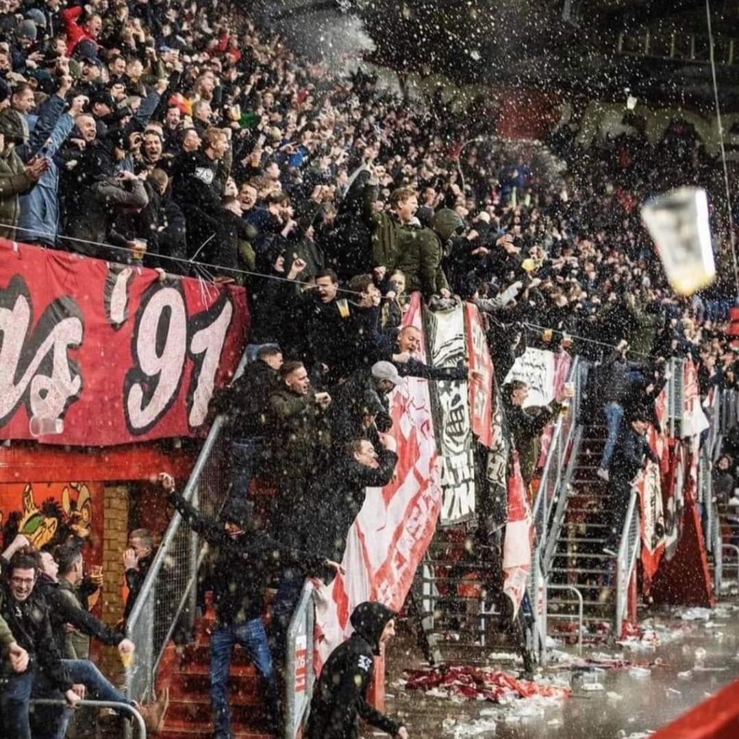 Dit soort foto's en emoties gaan we steeds minder mee maken. 
Regels maken ons voetbal kapot.
Stop de betutteling!!
#eredivisie #kkd