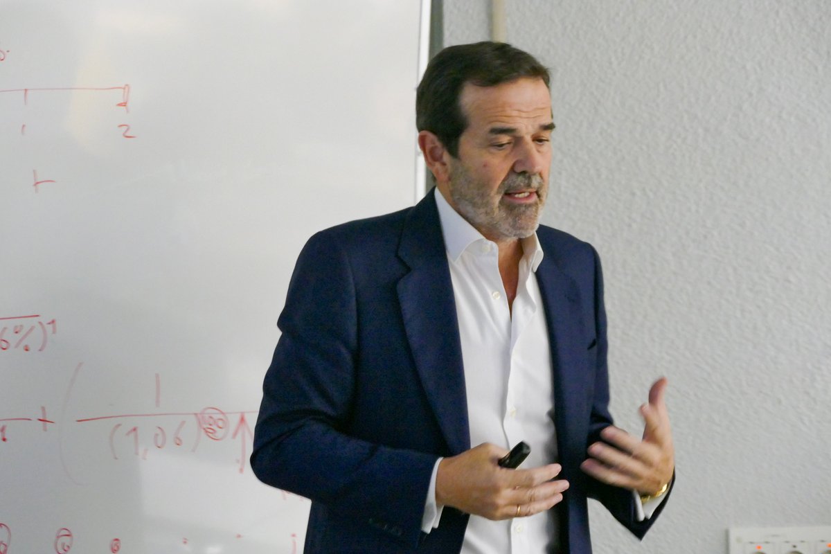 «Controla tu destino o alguien lo hará por ti» - Juan Fernández-Aceytuno, Consejero de Grupo Gmp, ayer en el aula de Grado Inmobiliario. 🤔

Durante la conferencia ofrecida a los estudiantes, abordó la cuestión de la #sostenibilidad en el sector inmobiliario.