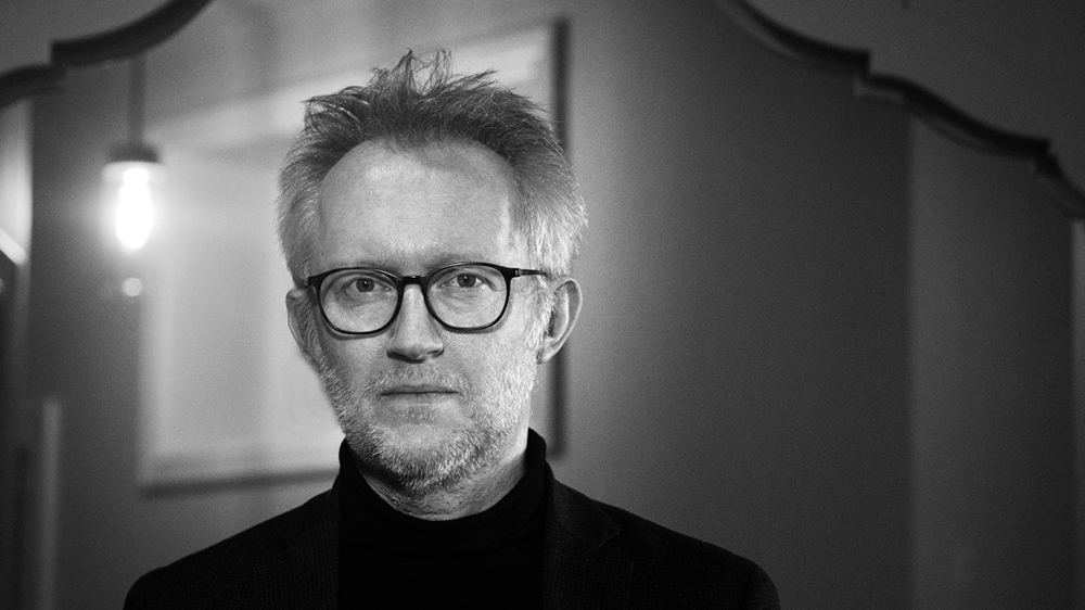sum_uio's tweet photo. David Van Reybrouck is the 2024 Arne Næss Professor 
Van Reybrouck @Davidvanrey is an acclaimed Belgian cultural historian, archaeologist, and writer of fiction and plays. Giving his #ANsymp lecture 📍@UniOslo 🗓️Aug 2023
➡️https://t.co/8BobNPde63 https://t.co/g2l67uNMpM