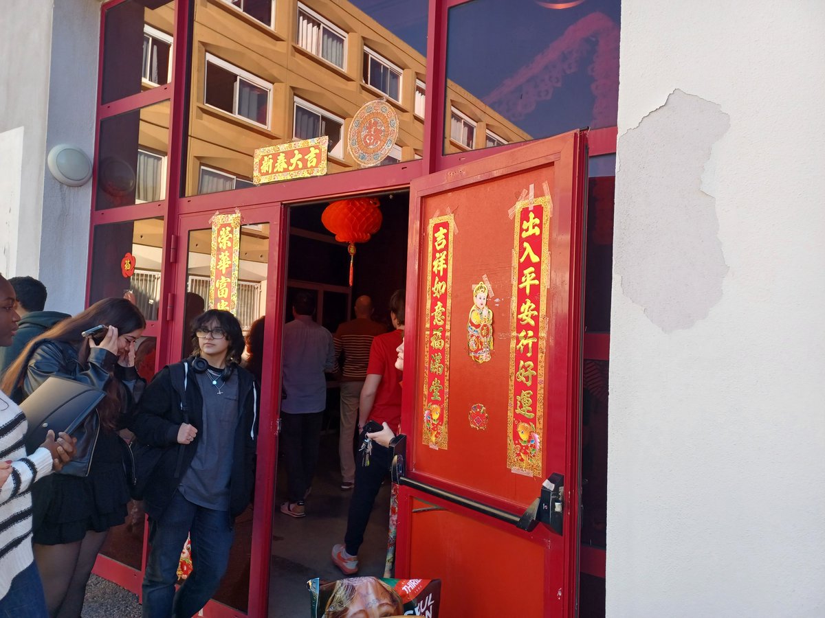 Bonne année du dragon. Un grand merci aux élèves du <a href="/collegesimonv/">Collège Simon Vinciguerra</a> et du <a href="/lyceeGiocante/">LYCÉE GIOCANTE DE CASABIANCA</a> ainsi qu'aux parents d'élèves et au Professeur de Chinois Mme Xin Devichi ainsi qu'a Mme Profizi pour leur engagement.