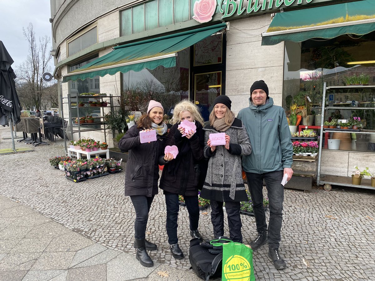 SukaAferdita's tweet photo. Eine Liebe, die ewig hält: Das #Tempelhoferfeld ♥️🌻Beschütze es! #100thf Unterstütze auch die VerteilAktion https://t.co/UoEZZsomOR https://t.co/e2qivoGpPu