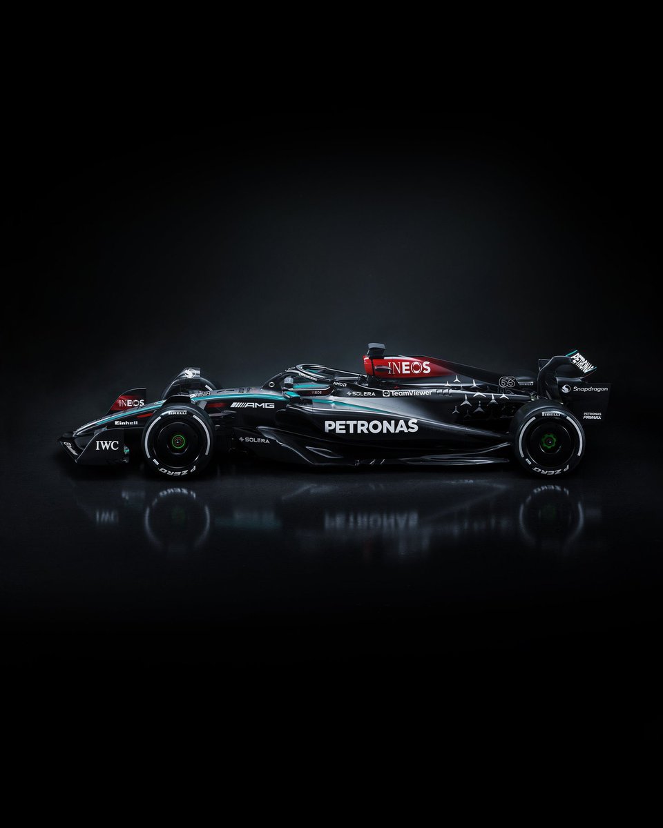 LewisHamArg44's tweet photo. Mercedes acaba de mostrar el mejor diseño en su historia en un año importantísimo para ellos. Gran homenaje a Lewis Hamilton que muestra los colores con los que Lewis supo ser campeón. The last dance.🐐🇬🇧 https://t.co/9790IXhwJm