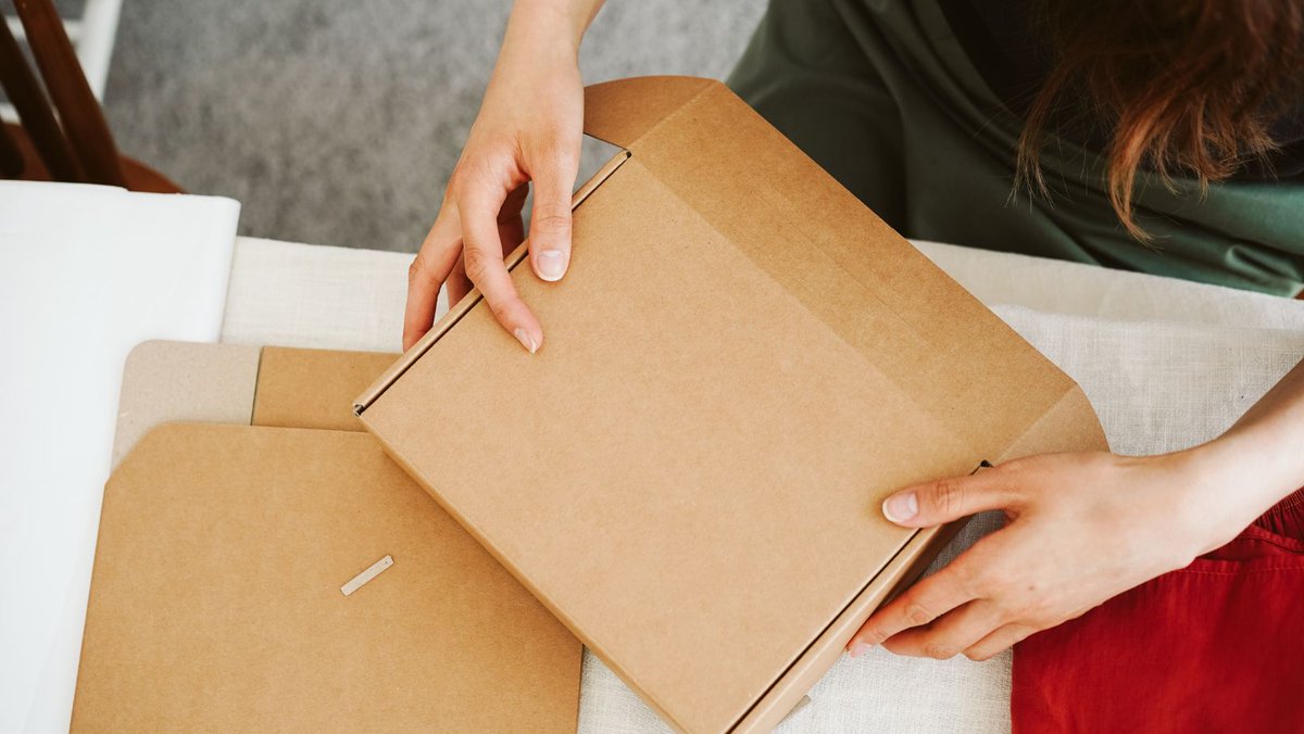 packingsoluk's tweet image. Benefits Of Small Cardboard Packing Boxes For Moving

They offer several benefits for moving: they are easier to lift and carry, fit into tight spaces, help prevent overpacking, &amp;amp; promote better organization during the move. shorturl.at/fwJU9 
#cardboardbox #packingsolution