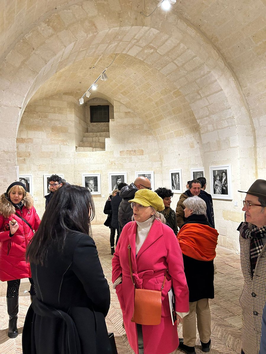 Ringraziando il nostro pubblico sempre numeroso e interessato, vi invitiamo agli ultimi giorni di esposizione della mostra fotografica “Ron Galella - Italian Icons”.
 
L'esposizione è visitabile fino a sabato presso gli ipogei di Palazzo Viceconte ore 10>13 -16>20
Ingresso libero