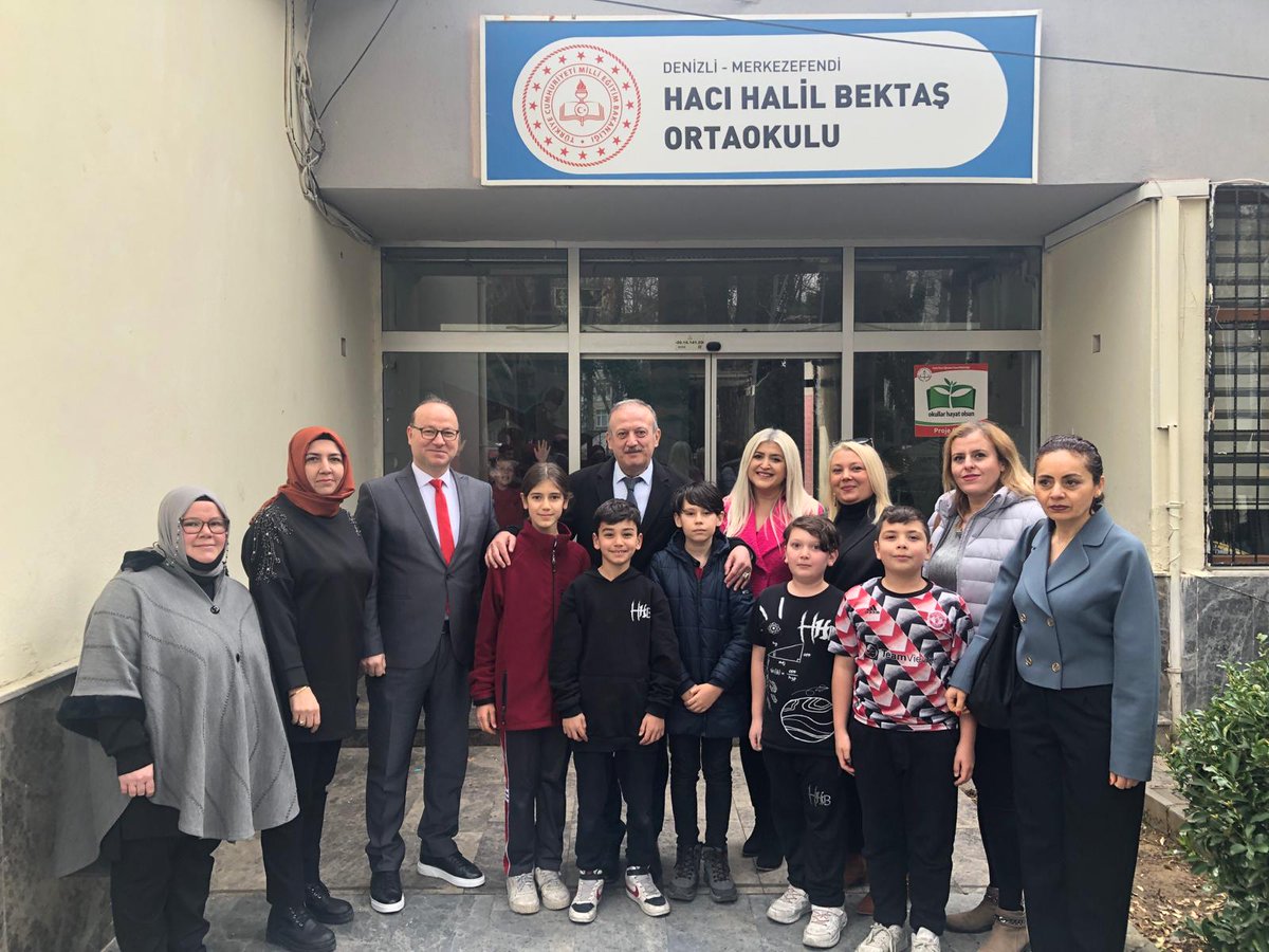 Merkezefendi_K's tweet photo. Kaymakamımız  Sayın Abdullah Demir, Hacı Halil Bektaş Ortaokulu Okul Aile Birliği tarafından Aziz Şehitlerimizin ruhlarına ithafen düzenlenen hayır programına katıldı. https://t.co/nOitT79ij5