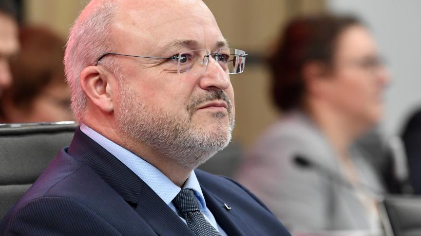 Après deux jours d’audience, le procès du président Damien Castelain suspendu jusqu’en juin
vdn.lv/x3xazW