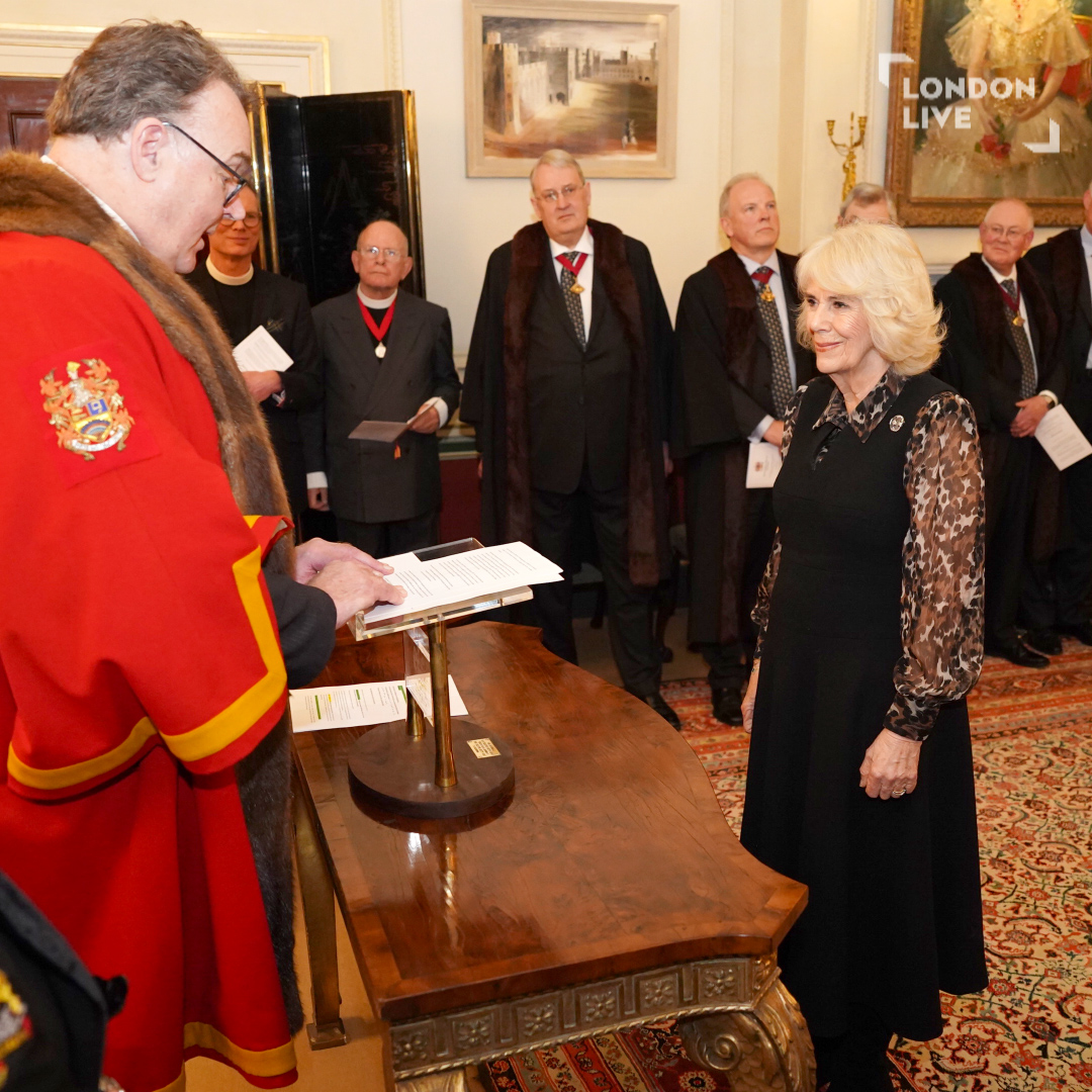 LondonLive's tweet image. The Queen’s love of fans has seen her become a member of a City of London livery company dedicated to their promotion.

#QueenCamilla was left fanning herself in delight after she was made an “Honorary Liveryman” of the Worshipful Company of Fan Makers and put on their robes