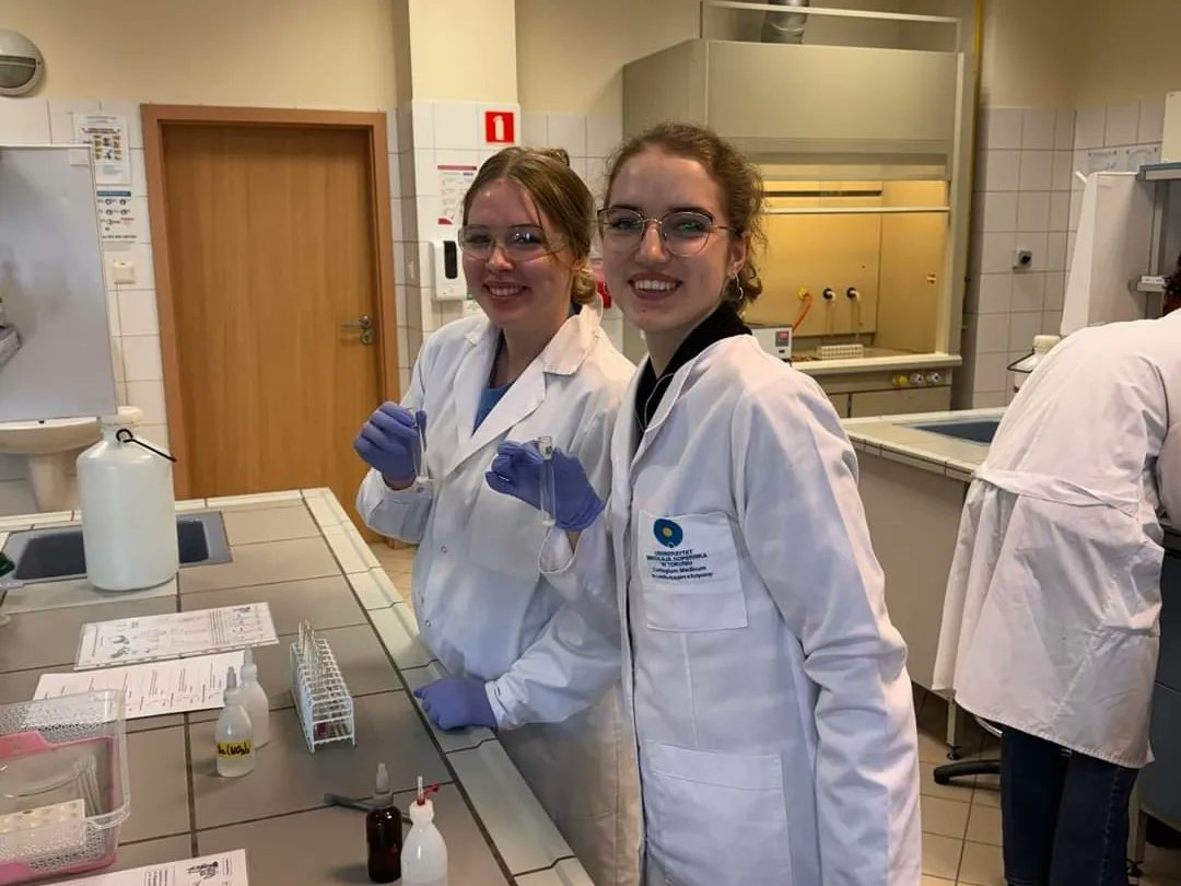 LMK_Wloclawek's tweet photo. Zakochaj się w biologii i chemii w LMK 💜🔎
Uczniowie klas biologiczno-chemicznych w naszej Szkole tracą głowy dla nauk przyrodniczych nie tylko w walentynki. 💘💔 https://t.co/A3pzZ7ZVjP