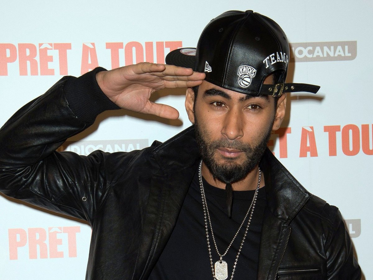 _iblevrai's tweet photo. Il manque une rime en en -aire hmmm.. SECRETAIRE ! https://t.co/SVaFGaVkIP