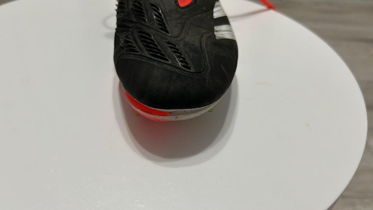 brywwalker's tweet photo. @adidasUK @adidasfootball £220 for new predators worn once fell to bits shocking!!!!  Even worse is @SportsDirectUK making nigh on impossible to return and get a refund.  Now a have son gutted with no boots https://t.co/EdaifaK3Ji