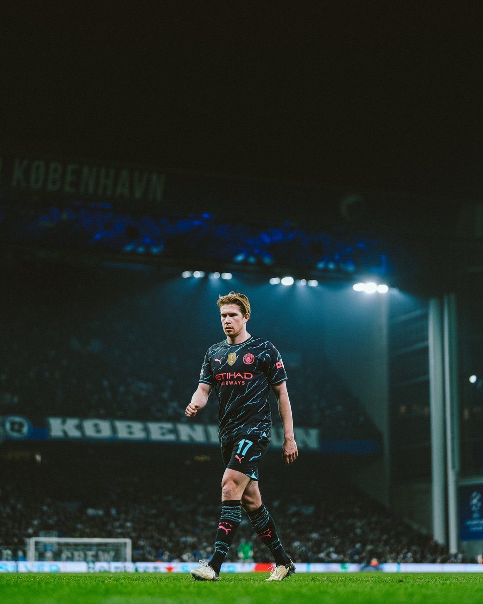 KevinDeBruyne's tweet photo. Lovely night in Copenhagen! 💙 https://t.co/zZMvkq8vRX