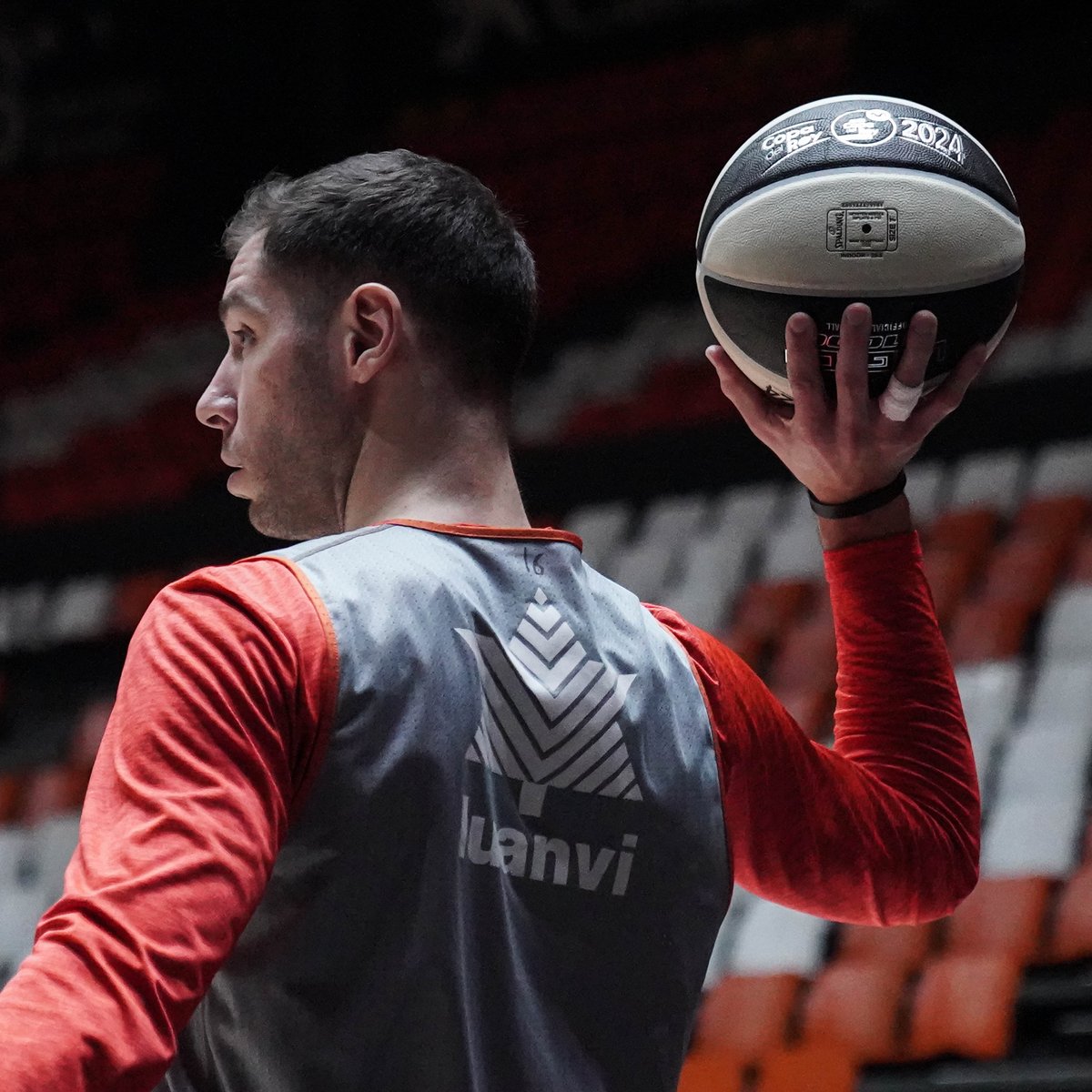 valenciabasket's tweet photo. 🏀💪 ¡Último entrene antes de poner rumbo a Málaga!

Modo #CopACB 🔛🏆

🏆 1/4 #CopaACB
✈️🆚 @GranCanariaCB
⏰ J-21h
📺 MDep
🤝 @bthetravelbrand https://t.co/sE39M9nGiK