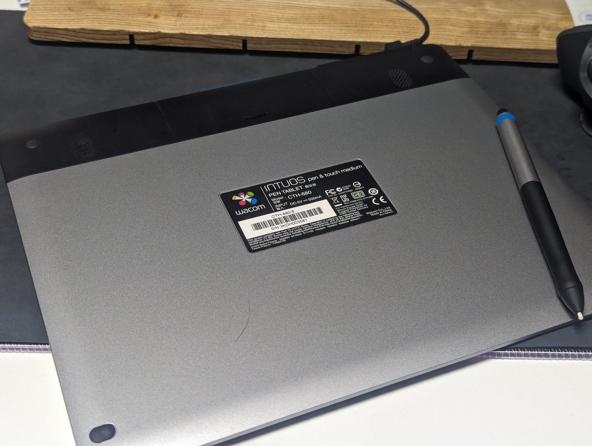 wacom CTH-680の裏です。 
