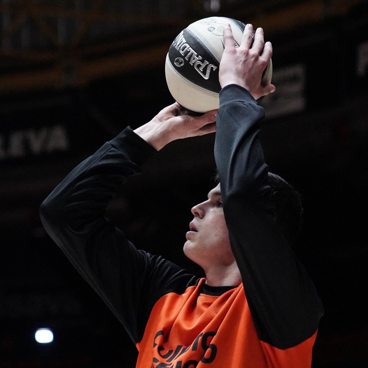 valenciabasket's tweet photo. 🏀💪 ¡Último entrene antes de poner rumbo a Málaga!

Modo #CopACB 🔛🏆

🏆 1/4 #CopaACB
✈️🆚 @GranCanariaCB
⏰ J-21h
📺 MDep
🤝 @bthetravelbrand https://t.co/sE39M9nGiK