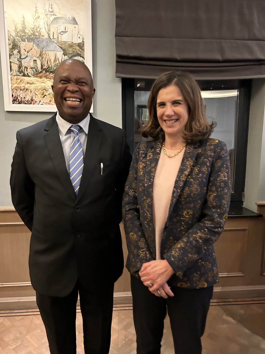 MariaCrisRusso's tweet image. Best wishes to Phil Mijwara Director General ⁦⁦@dsigovza⁩ &amp;amp; warmest 🙏also to his team ⁦@daandutoit⁩ for 🤩 cooperation on Research &amp;amp;Innovation -a real asset for 🇿🇦🇪🇺 relations ⁦@SandraKramerEU⁩
🙏 to ⁦⁦⁦⁦@AerapScience⁩ for the wonderful dinner