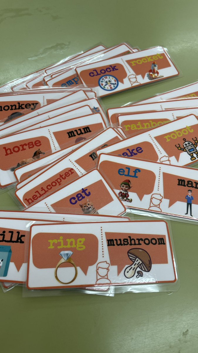 upsidedownclass's tweet photo. Jugando al dominó para practicar #phonics. https://t.co/l5YNoYykMQ