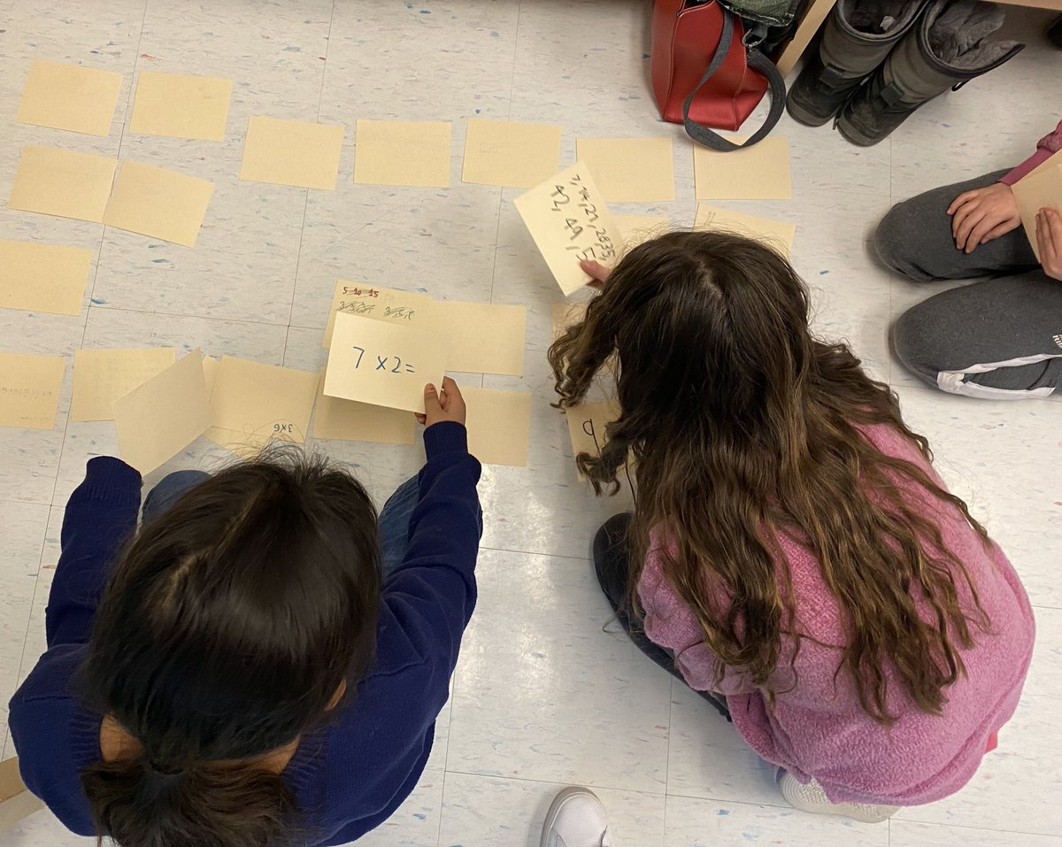 MsMacInClass's tweet image. Student-made purposeful practice! Students made 4different representations of the same multiplication fact and then we used the cards for a memory/concentration game. Fun!