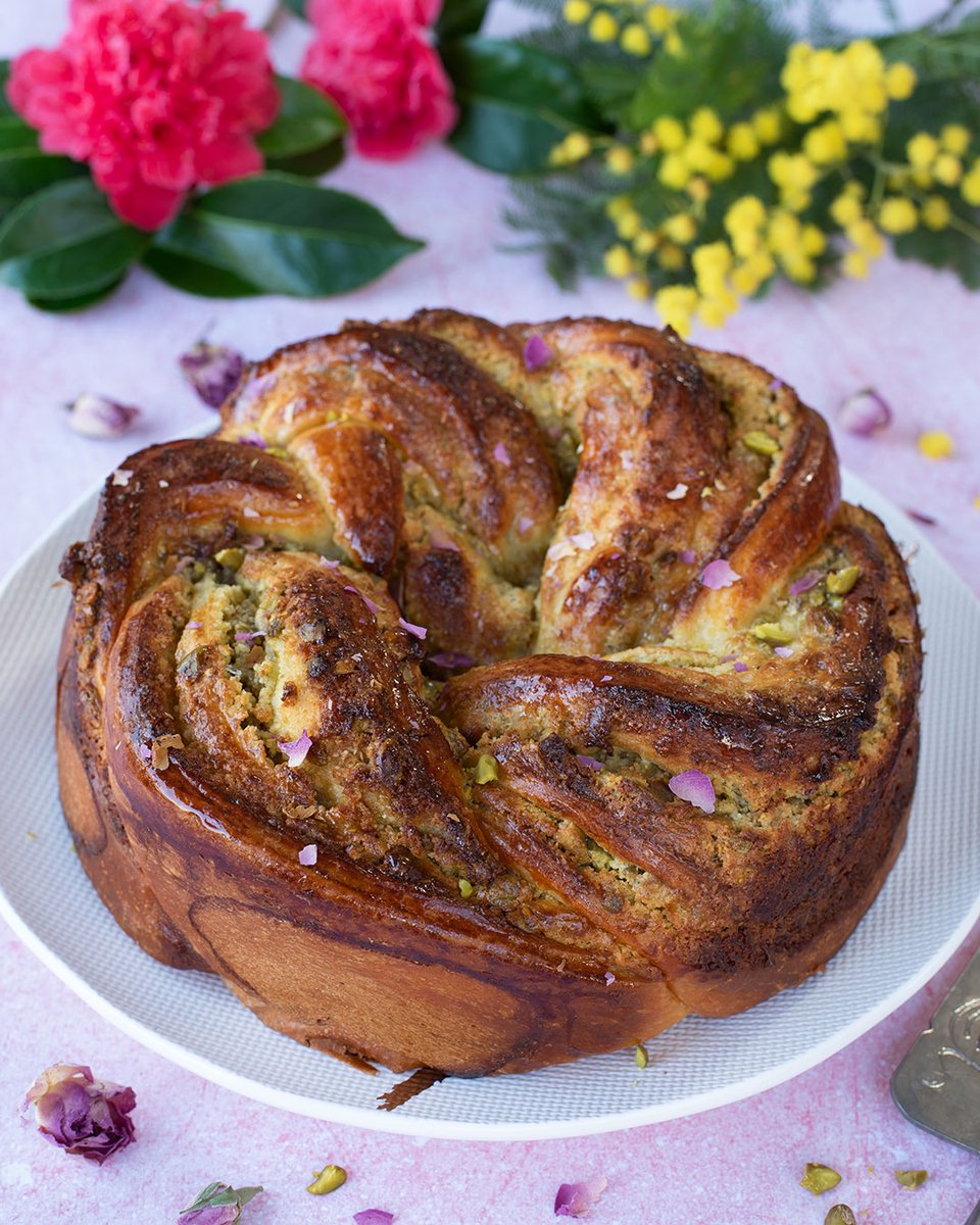 Saint-Valentin ? Pas Saint-Valentin ? C’est comme vous voulez ! Cette brioche babka est en tout cas aussi jolie que gourmande. Elle est garnie d’une crème amandes pistaches avec un soupçon d’eau de rose et chez moi, elle a remporté tous les suffrages ❤️
turbigo-gourmandises.fr/babka-creme-da…